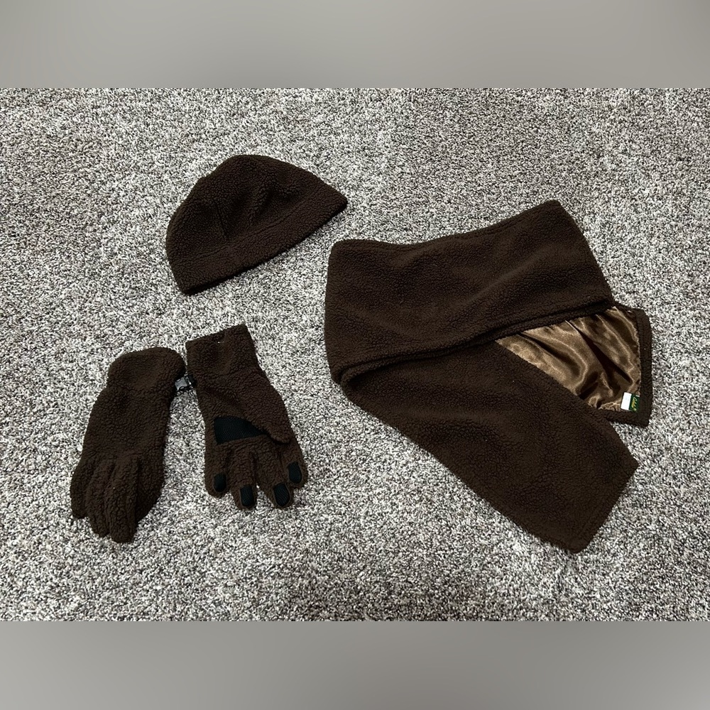 Cabelas Sherpa Fleece Woman’s accessory set